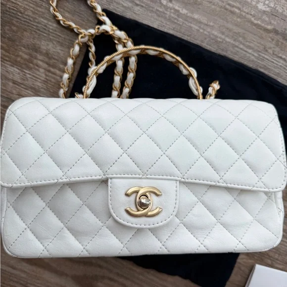 CHANEL Quilted White Shoulder Bag with Gold Hardware - Picture 12 of 16